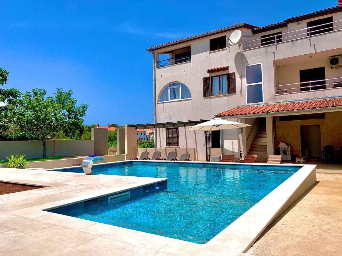 באניולה Linc Rooms & Apartments מראה חיצוני תמונה