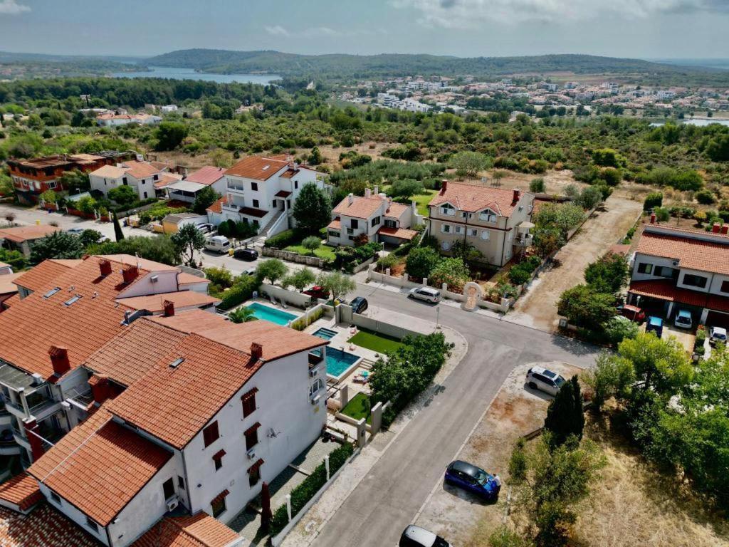באניולה Linc Rooms & Apartments מראה חיצוני תמונה