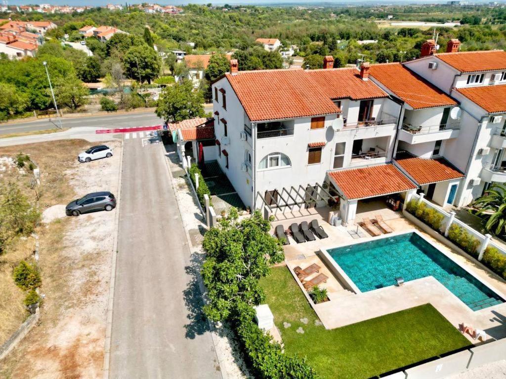 באניולה Linc Rooms & Apartments מראה חיצוני תמונה