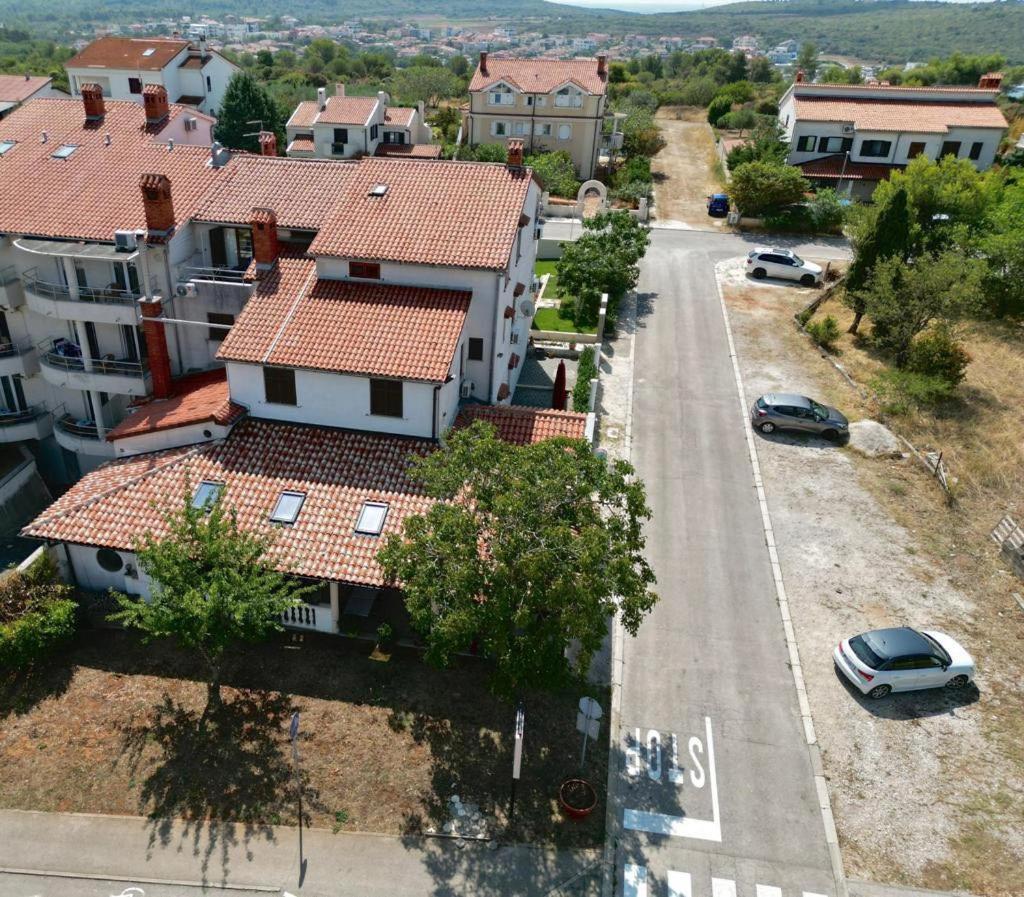 באניולה Linc Rooms & Apartments מראה חיצוני תמונה